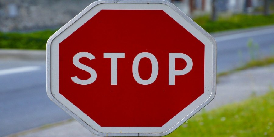 CC686 panneau stop .jpg